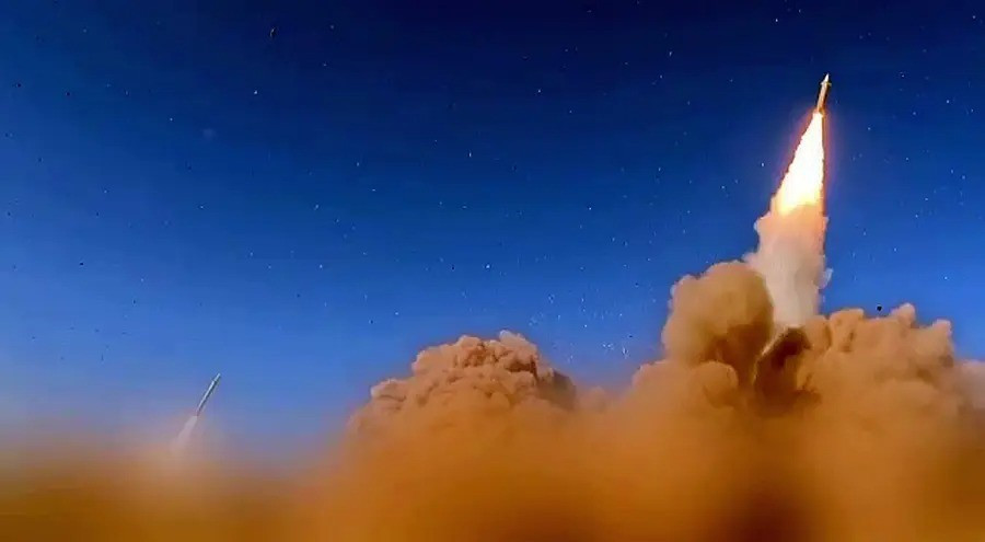 Hãng thông tấn ISNA của Iran đưa tin, Lực lượng Vệ binh Cách mạng Hồi giáo (IRGC) đã tuyên bố phóng tên lửa "vào các mục tiêu ở trung tâm Tel Aviv". Đơn vị quân sự Iran đã lên kế hoạch tấn công trùng với ngày sinh nhật của Imam Hassan Mujtaba, lãnh đạo tinh thần thứ hai của Hồi giáo Shia và là cháu trai của Nhà tiên tri Muhammad.