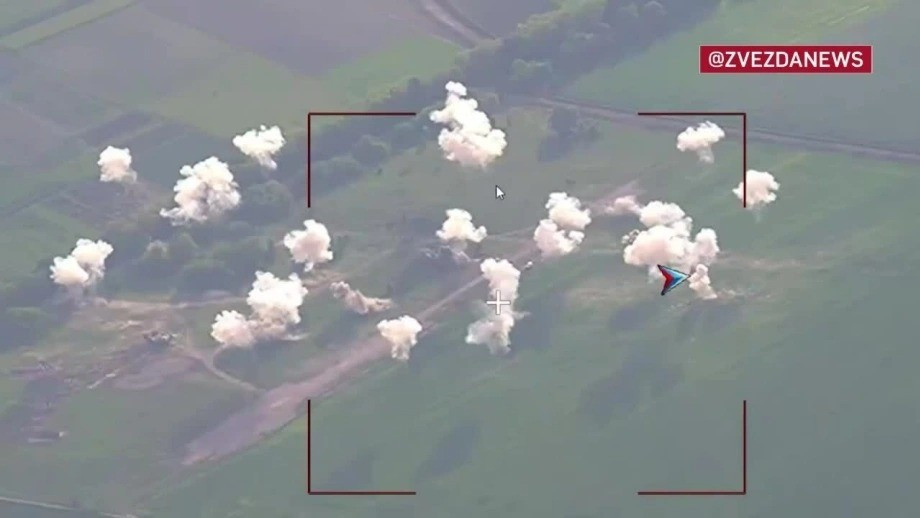 Cùng lúc đó, Bộ Quốc phòng Nga xác nhận rằng, tên lửa đạn đạo chiến thuật Iskander được trang bị đầu đạn chùm đã được sử dụng để tấn công trực tiếp vào trung tâm phòng thủ cốt lõi của AFU. Trước đó, RFAF đã phá hủy trung tâm chỉ huy Bộ Tư lệnh tiền phương phía Nam của lực lượng đặc nhiệm Ukraine, tạo thành một cuộc tấn công liên tục.