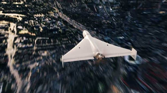 Tổng thống Zelensky tiết lộ rằng, họ đã nhận được thông tin tình báo trước cuộc tấn công khi các máy bay ném bom chiến lược của Nga đã sẵn sàng. Đúng như dự đoán, từ đêm ngày 1/6 đến sáng sớm ngày 2/6, RFAF đã tiến hành một cuộc không kích quy mô lớn bằng 80 UAV tự sát tầm xa, 3 tên lửa đạn đạo và 1 tên lửa hành trình, nhắm vào các điểm sản xuất và lưu trữ UAV, kho đạn và nơi tập kết quân. Video về cuộc tấn công do Bộ Quốc phòng Nga công bố cho thấy nhiều mục tiêu của Ukraine đã bị phá hủy.