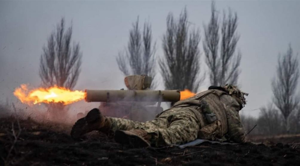 Còn theo kênh Deep State của Ukraine, các trận đánh vẫn tiếp diễn ở phía tây Stepnogorsk và vùng ngoại ô phía nam, cũng như tại khu vực đường sắt chạy dọc bờ phía đông của hồ chứa nước Kakhovka. Các hoạt động trinh sát của RFAF, cũng diễn ra trong khu vực rừng ở vùng ngoại ô phía bắc làng Plavni.