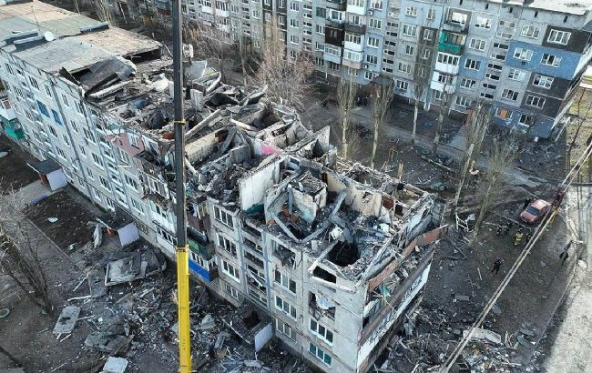 Kênh Geroman đưa tin, các hoạt động chiến đấu đang diễn ra ác liệt tại trung tâm thành phố Pokrovsk. Hai quân nhân Ukraine đã rơi vào ổ phục kích của Nga tại tiểu khu Pervomayka và bị hạ gục. Hiện các đơn vị xung kích của Cụm quân Trung tâm RFAF đang tiến quân từ đây về phía làng Grishino.