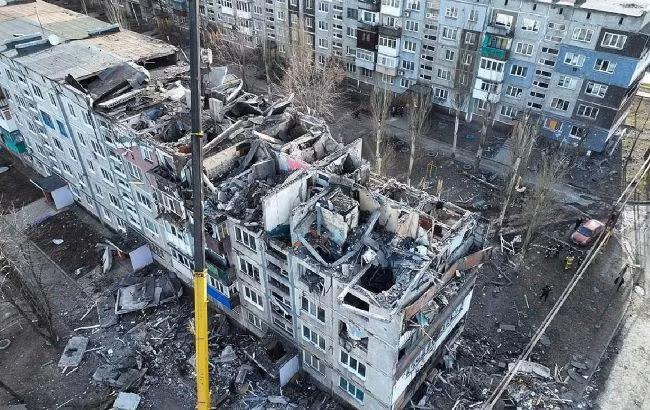 Kênh Geroman đưa tin, các hoạt động chiến đấu đang diễn ra ác liệt tại trung tâm thành phố Pokrovsk. Hai quân nhân Ukraine đã rơi vào ổ phục kích của Nga tại tiểu khu Pervomayka và bị hạ gục. Hiện các đơn vị xung kích của Cụm quân Trung tâm RFAF đang tiến quân từ đây về phía làng Grishino.