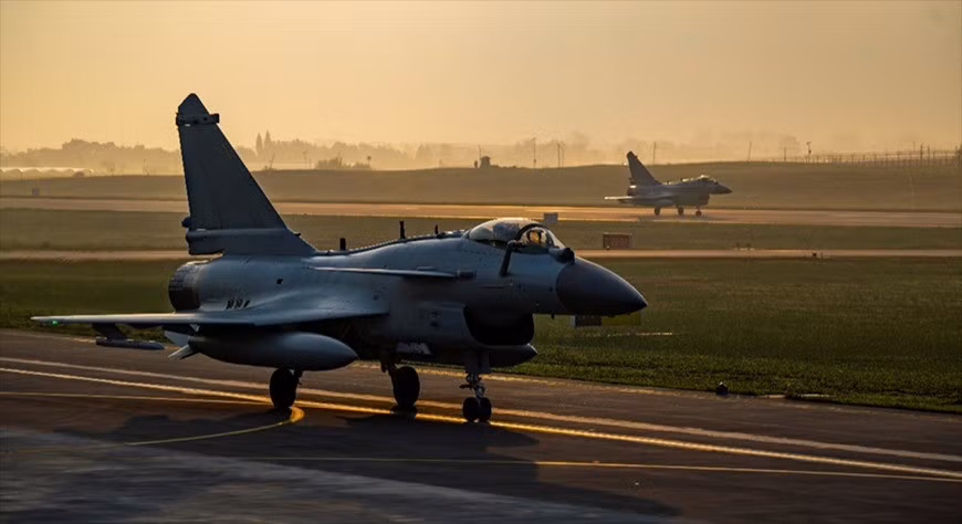 Trên thực tế, chưa cần nói đến con số hơn 9 tỷ USD dồn vào một gói mua sắm chiến đấu cơ nó “vô lý” đến mức nào. Theo báo cáo của Công ty phân tích dữ liệu quốc phòng GlobalData, với ngân sách quốc phòng năm 2023 của Indonesia là 8,8 tỷ USD; vì vậy, Jakarta không thể nào dùng toàn bộ ngân sách để mua một loại máy bay chiến đấu.