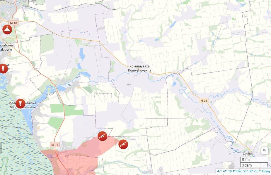 Ở xa hơn về phía bắc trong khu vực này, quân Ukraine cũng phải đối mặt với thách thức, nhất là những đoạn hẹp của sông Konka. Lý do là quân Nga có thể tiếp cận bờ bắc của sông, tạo điều kiện thuận lợi cho việc tiến thẳng đến vùng ngoại ô phía nam của thủ phủ khu vực, là thành phố Zaporozhye.