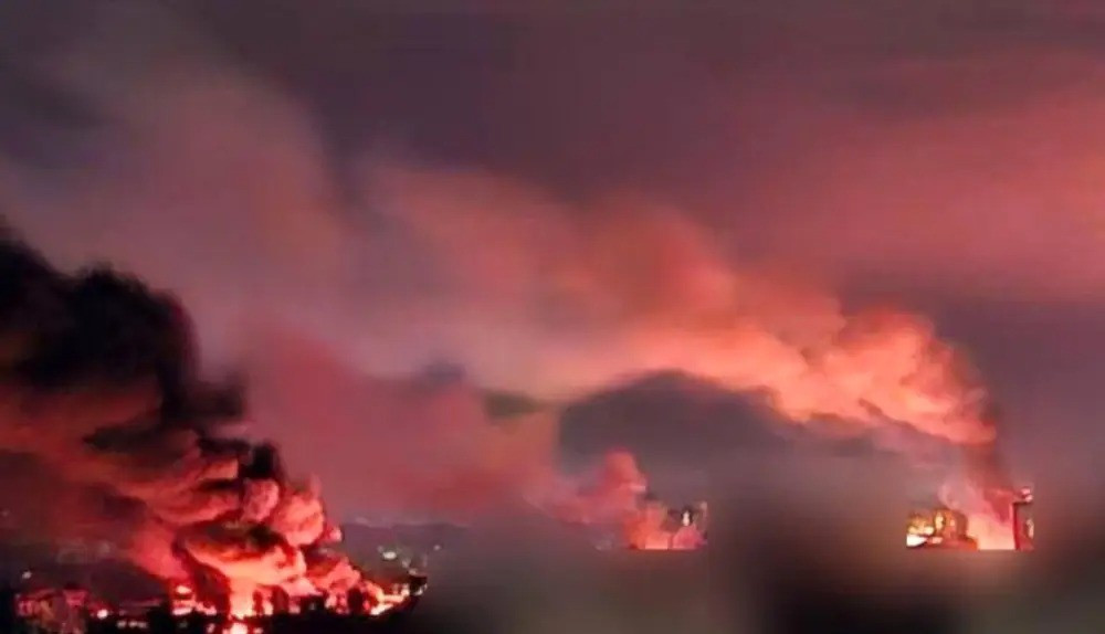 Bộ Quốc phòng Ukraine cũng ra tuyên bố xác nhận các thông tin trước đó về đợt tập kích quy mô lớn bằng UAV và tên lửa của Nga nhằm vào Kiev trong đêm. Nhân chứng tại hiện trường cho biết, họ đã nghe thấy nhiều tiếng nổ lớn, trong khi hình ảnh đăng tải trên mạng xã hội cho thấy những vụ nổ dữ dội ở trung tâm thành phố.