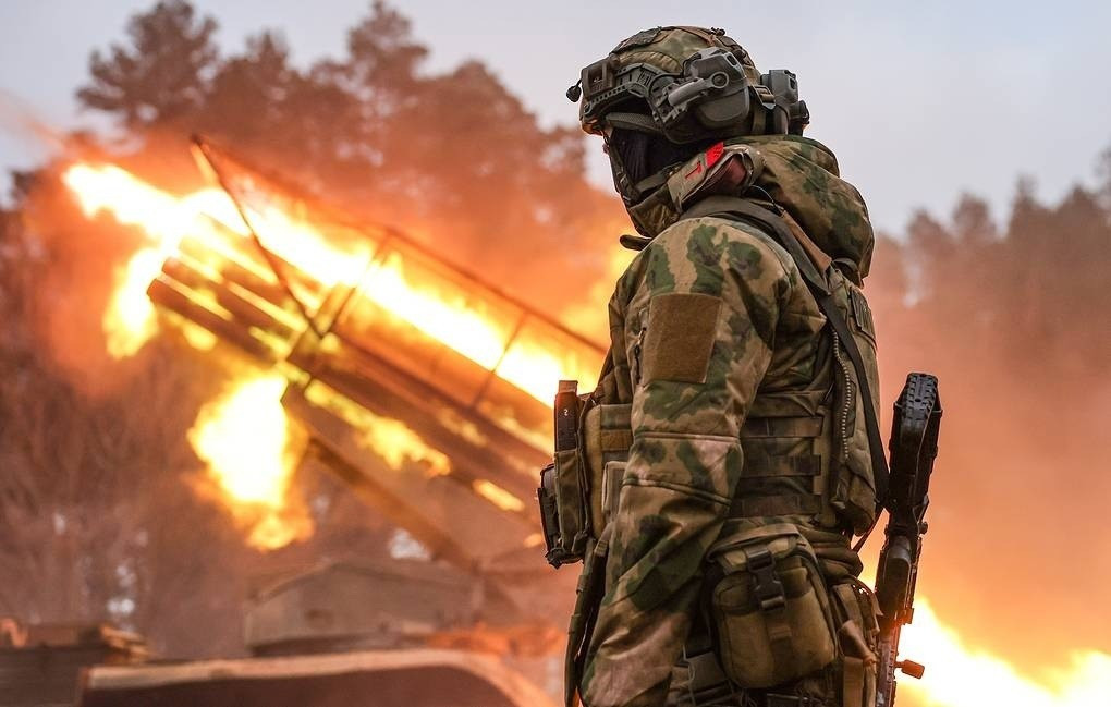 Quân đội Nga (RFAF) nhanh chóng huy động lực lượng, điều động quân dự bị và gọi quân tiếp viện từ Triều Tiên. Chưa kể đến ưu thế trên không của hơn 4.000 máy bay chiến đấu của quân đội Nga, máy bay Ukraine không dám tiếp cận chút nào.