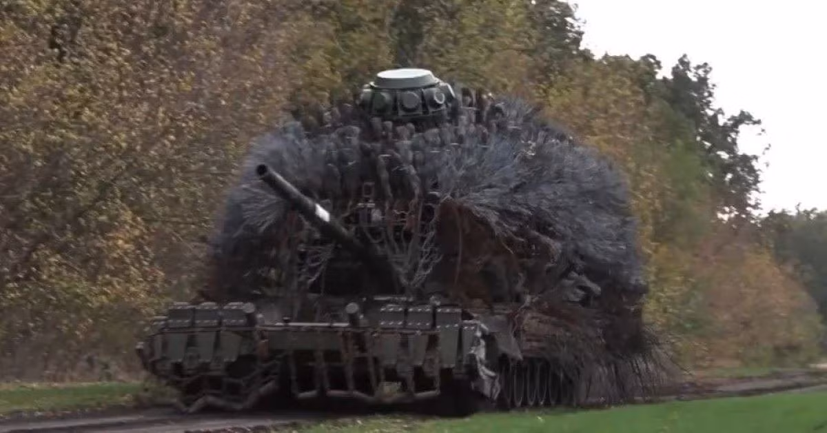 Rostec cũng cho biết, các dòng xe tăng T-90M, T-80BVM và T-72B3M của Nga, hiện đang được sản xuất là giai đoạn chuyển tiếp sang thế hệ xe tăng tiếp theo, khi sở hữu các hệ thống bảo vệ và các hệ thống chiến đấu trên xe, đã được nhanh chóng cải tiến dựa trên kinh nghiệm chiến đấu.