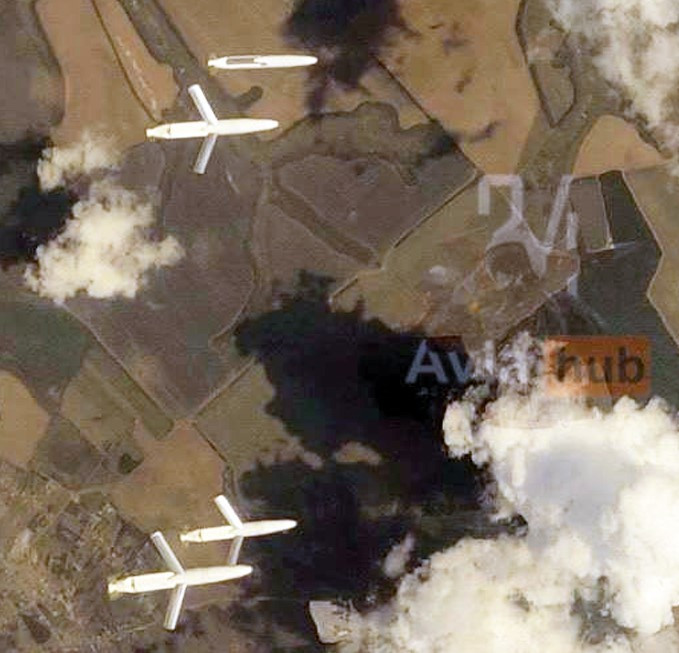 Một bức ảnh chất lượng cao về bom lượn UMPB D-30SN, cho thấy một cuộc tấn công bằng bốn quả bom loại này, tuy nhiên, chúng ta có thể thấy rằng chỉ có ba quả có thể xòe cánh lượn. Về trường hợp thứ tư, có vẻ như đây là một trong những trường hợp dẫn đến "vụ rơi bom ngoài ý muốn" trên lãnh thổ Nga, đã được ghi nhận trước đó.