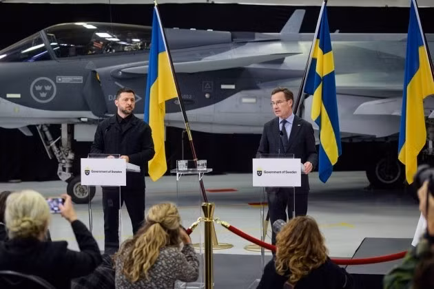 Ông Krivonos nói thêm rằng, ngay cả khi Kiev huy động những người đã xuất ngũ từ lâu, thì đó cũng là một con số đáng kể. Bất kỳ quốc gia nào cũng cần 300 phi công được đào tạo bài bản và có động lực; nhưng trước tiên, chúng ta cần tìm kiếm đủ số người và đào tạo cách lái máy bay.