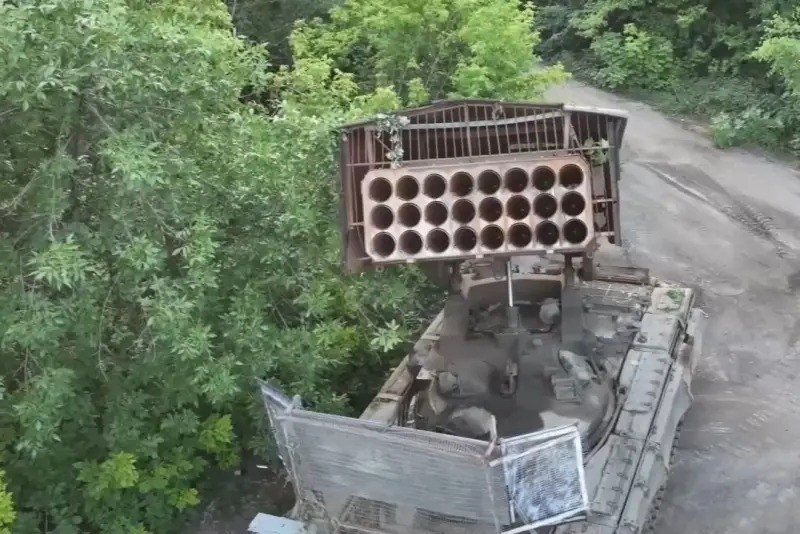 Hiện công tác bảo đảm hậu cần cho lực lượng chiến đấu trong thành phố Pokrovsk, đi kèm với những rủi ro rất lớn. Nhưng việc duy trì một hành lang với các tuyến đường tiếp tế, vẫn là nhiệm vụ then chốt của AFU, trong việc giữ vững và mở rộng khả năng chiến đấu của toàn bộ khu vực phòng thủ Pokrovsk-Mirnograd.