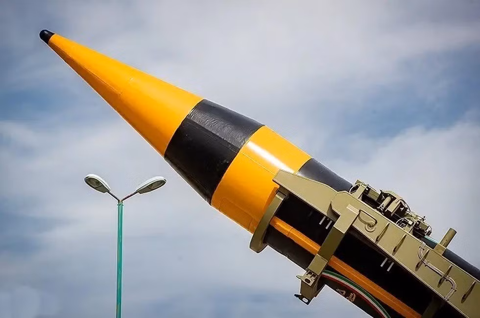 Trớ trêu thay, kho tên lửa của Iran lại được chia thành tên lửa "cũ" và tên lửa "mới". IRGC đã khẳng định rõ ràng rằng tất cả các tên lửa đang được bắn hiện nay đều thuộc kho dự trữ được sản xuất từ ​​10 năm trước. Số lượng lớn tên lửa được sản xuất sau "Cuộc chiến 12 ngày" hồi tháng 6 năm ngoái, hoàn toàn chưa được sử dụng.