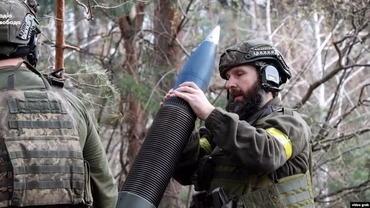 Bộ chỉ huy RFAF ở Kupyansk đã phản ứng kịp thời. Một đoạn phim đã xuất hiện trên mạng ghi lại cảnh UAV FPV của Cụm quân phía Tây tấn công các phương tiện của AFU Ukraine (gồm hai xe bán tải và một xe buýt nhỏ) trên "tuyến đường huyết mạch" gần Kupyansk—Monachinovka và Blagodatovka.