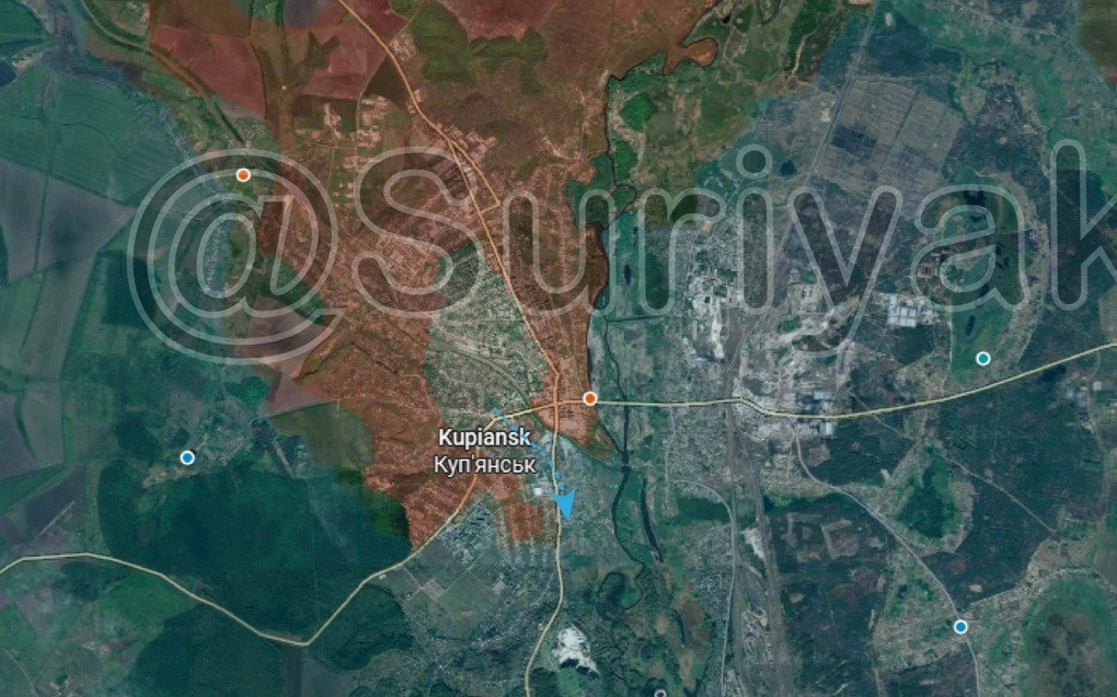 Một số blogger Ukraine đã viết rằng "sau khi phần lớn binh lính Ukraine rút lui, quân Nga bắt đầu dọn sạch các khu vực còn lại ở phía tây bắc (tức là trung tâm) của thành phố Kupyansk. Trong số các khu vực do Nga kiểm soát, có một số tòa nhà cao tầng ở tiểu khu Yubileiny và ga đường sắt Kupyansk-Yuzhny ở phía tây.