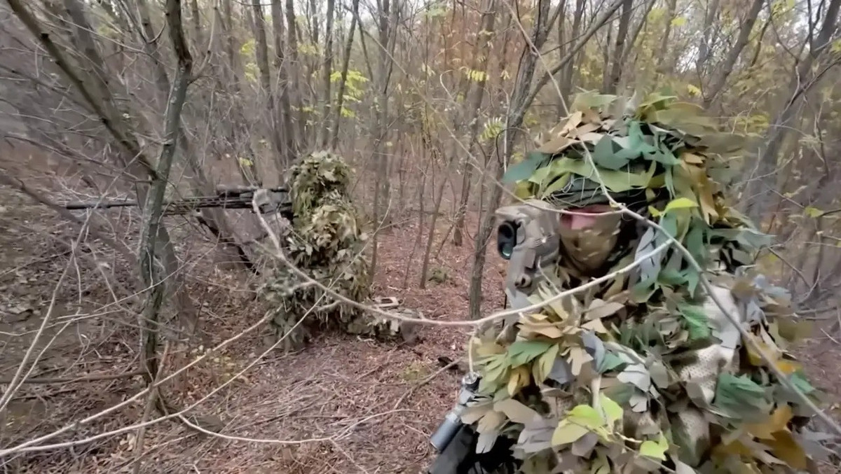 Cũng có thông tin cho biết tại khu vực Yarova, Cụm quân phía Tây RFAF đang vận dụng thành công chiến thuật của mình, tập trung vào tuyến đường sắt mà họ đã đột phá thành công. Hiện tại, họ đang xác định các cứ điểm, đài quan sát và những chốt phòng thủ của quân Ukraine; đồng thời thiết lập các vị trí mới có lợi thế hơn để tiến công tiếp.