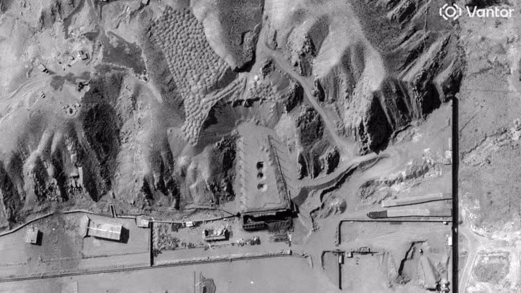 Sam Lyle, một nhà nghiên cứu tại Trung tâm Nghiên cứu Không phổ biến vũ khí hạt nhân James Martin, cho biết những nỗ lực của Iran, nhằm khôi phục quyền tiếp cận các căn cứ này, là hoàn toàn nằm trong dự đoán của tình báo Mỹ và Israel.