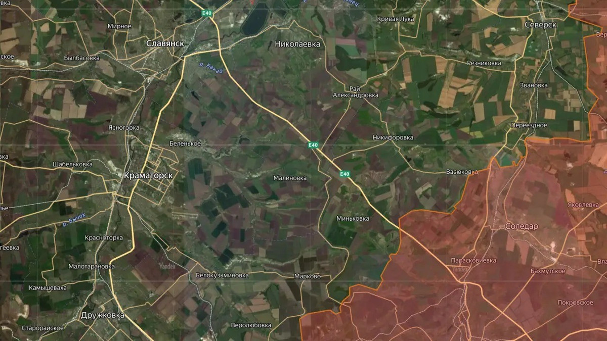 Còn trên hướng đông của cụm đô thị Slovyansk-Kramatorsk, sau khi RFAF giành quyền kiểm soát một phần đáng kể làng Lipovka, giao tranh bắt đầu nổ ra xung quanh khu vực phòng thủ kiên cố do AFU thiết lập ở Rai-Aleksandrovka. Tuyến phòng thủ này nằm trên một khu rừng gần sông Vasyukovka và bốn đoạn đường, trong đó có đoạn đường dẫn đến thị trấn Nikolaevka.