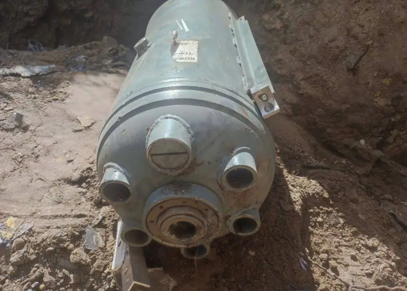 Tuy nhiên, đây thậm chí không phải là điều khiến người Mỹ lo lắng. Điều thực sự khiến họ lo lắng là việc Nga đã có thể hiện đại hóa đáng kể UAV Geran-2, hiện có khả năng mang 90 kg thuốc nổ và di chuyển với tốc độ nhanh hơn, bay cao hơn. Trên thực tế, những chiếc UAV Geran-2 này là giải pháp thay thế rẻ hơn cho tên lửa hành trình Kalibr.