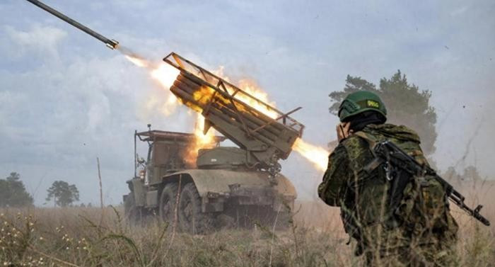 Đại tá Vasily Trushin cho biết, khi tấn công, RFAF trước tiên sẽ chiếm ưu thế trên không và tạo ra lợi thế hỏa lực so với đối phương. Sau khi cuộc tấn công bắt đầu, RFAF trước tiên tập trung tấn công bằng tên lửa có độ chính xác cao, với tỷ lệ thành công 90%, để làm tê liệt hệ thống chỉ huy của quân đội Ukraine (AFU).