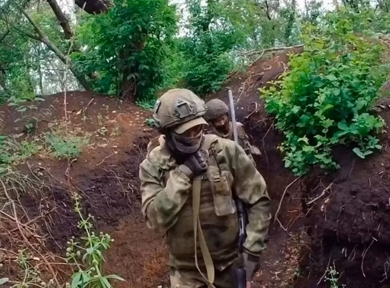 Chiến dịch phản công mang mật danh Bão táp của AFU ở phía bắc Pokrovsk, đã bắt đầu xé nát đội hình thọc sâu của Lữ đoàn bộ binh cơ giới 132 RFAF. Lực lượng đột phá của Nga với quân số ít và thiếu hỏa lực hạng nặng, nên họ không có ý định chiến đấu để giữ đất, và khi bị tấn công vào bên sườn, họ rút lui ngay lập tức và nhanh chóng.