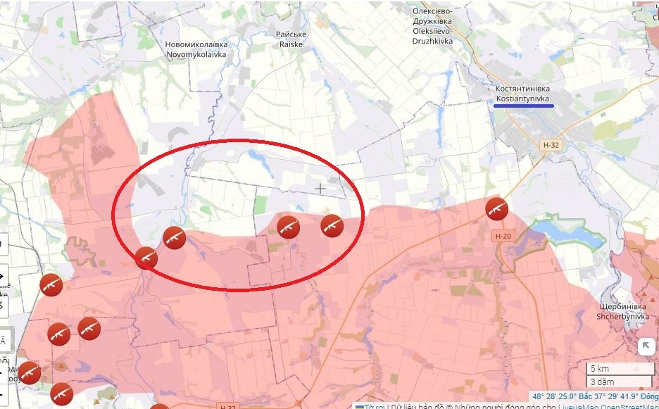 Xa hơn trên tây Konstantinovka, Cụm quân Trung tâm RFAF đang đẩy lùi các cuộc phản công của đối phương và tiếp tục tiến về Sofievka, phía đông bắc Volodymyrivka, vòng qua khu vực phòng thủ xung quanh Shakhovo. Mặc dù Bộ Tổng tham mưu AFU đã triển khai một số lữ đoàn thiện chiến nhất của mình tại khu vực.