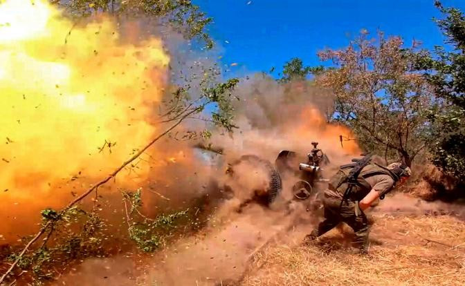 Hiện các đơn vị pháo binh, không quân và UAV Nga đang tấn công một cách có hệ thống vào lực lượng dự bị đối phương. Hai bên tiếp tục giao tranh ác liệt ở ngoại ô phía tây Shakhovo và đã tiến vào Volodymyrivka, vượt sông Kazenyi Torets, để tham gia vào các trận đánh ở phía bắc khu vực.