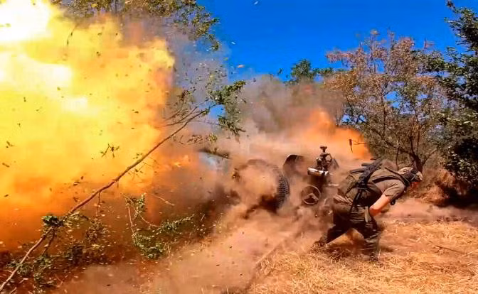 Hiện các đơn vị pháo binh, không quân và UAV Nga đang tấn công một cách có hệ thống vào lực lượng dự bị đối phương. Hai bên tiếp tục giao tranh ác liệt ở ngoại ô phía tây Shakhovo và đã tiến vào Volodymyrivka, vượt sông Kazenyi Torets, để tham gia vào các trận đánh ở phía bắc khu vực.