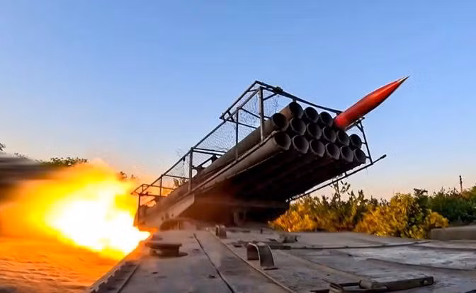 Ukrainska Pravda cho biết, hiện RFAF đang tập trung nỗ lực sử dụng UAV vào việc chặn đường giao thông, các trung tâm hậu cần, trinh sát, tác chiến điện tử và biến các khu vực hậu phương của AFU thành vùng nguy hiểm, điều này cho phép người Nga tự do di chuyển nguồn lực, đến cách tiền tuyến từ 10-40 km.