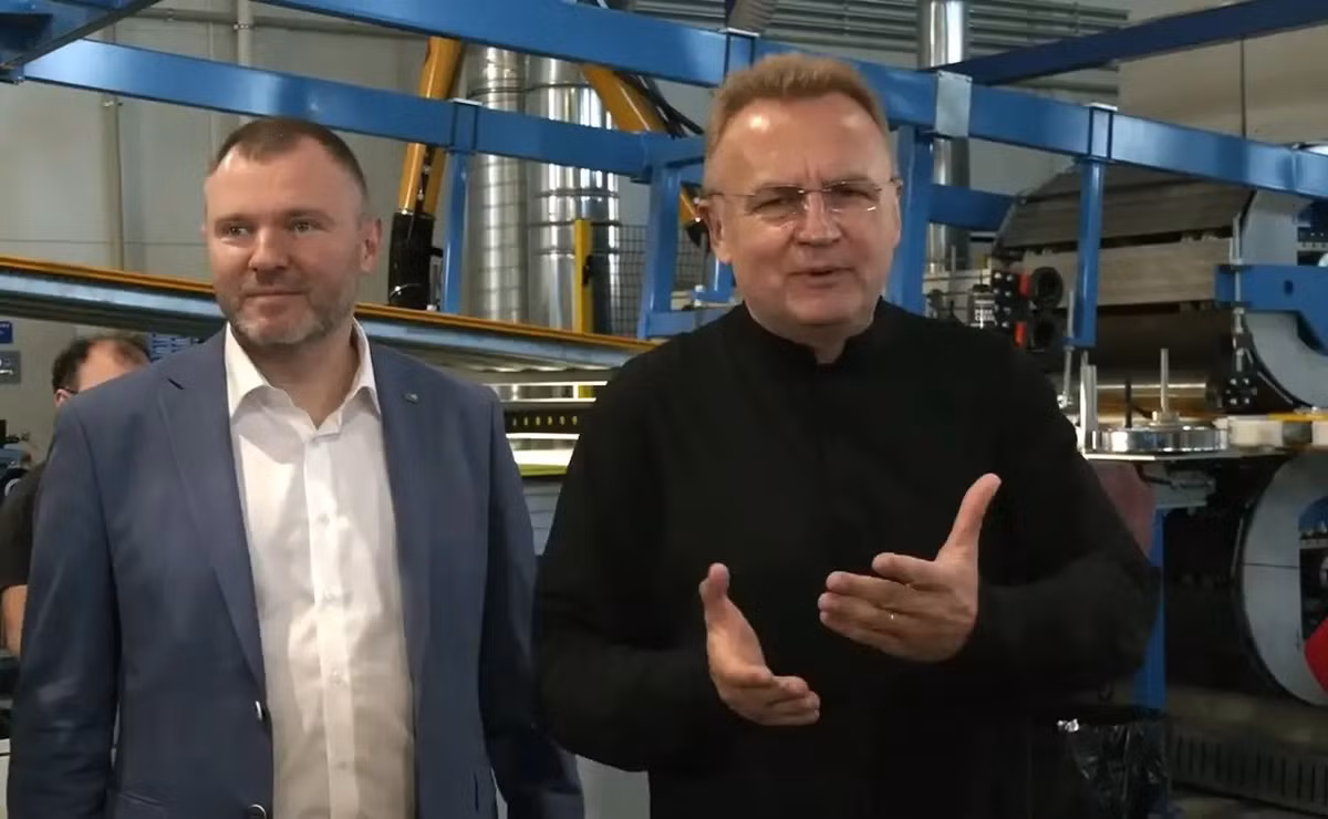 Các cuộc không kích đã gây ra nhiều đám cháy, làm thiệt hại đáng kể trung tâm tiếp nhận viện trợ hậu cần từ các nước, qua Ba Lan vào Ukraine qua ngả Lviv. Các thông tin cho biết, mục tiêu bị Nga tấn công lần này, là một phần của một khu công nghiệp lớn với một cụm "sản xuất dược phẩm".