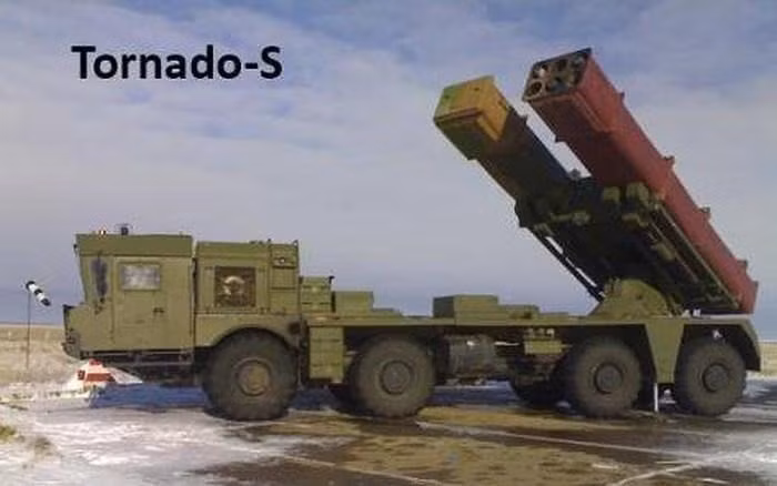 Công ty Rostec của Nga cho biết, các hệ thống phòng không và tác chiến điện tử của Ukraine, đã không thể ngăn chặn được tên lửa có điều khiển Tornado-S; giúp quân đội Nga có loại vũ khí để sử dụng để tấn công theo kiểu “phẫu thuật”, vào những mục tiêu có giá trị cao của Ukraine.