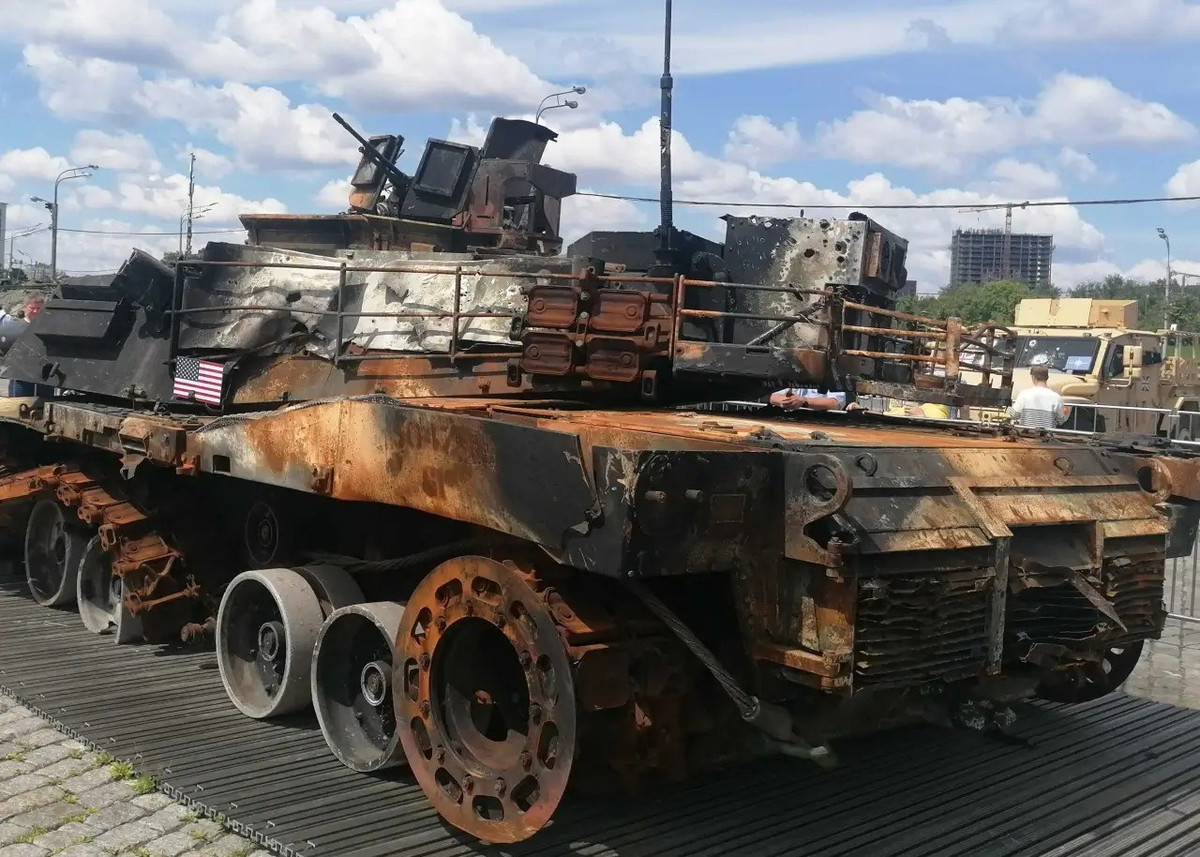 Thông tin trên được xác nhận bởi các tài liệu phân tích, dựa trên nguồn tin từ phương Tây. Về phần phía Nga, hiện Moskva đang lưu giữ một số xe tăng Abrams của Ukraine, được sử dụng để các kỹ sư Nga nghiên cứu; một số đang được làm vũ khí triển lãm, như biểu tượng chiến thắng của Moskva trước phương Tây.