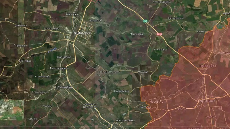 Kênh Deep State của Ukraine, có liên hệ chặt chẽ với Tổng cục tình báo Quân đội Ukraine, cho biết ở một số khu vực trên mặt trận, quân Nga chỉ còn cách ngoại ô thành phố Kramatorsk 16 km; cảnh báo rằng thành phố đang đối mặt với mối đe dọa bị bao vây thực sự.