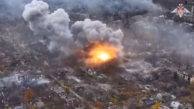 Điều đáng chú ý là tại mặt trận Volchansk, RFAF đã thường xuyên sử dụng pháo nhiệt áp hạng nặng TOS-1A Solntsepek, từ các trận địa bí mật, tấn công các vị trí của AFU. Chính các đơn vị của Lữ đoàn bộ binh cơ giới độc lập số 57 AFU, thường xuyên bị nhắm mục tiêu bởi các loại đạn nhiệt áp chết người của quân Nga.