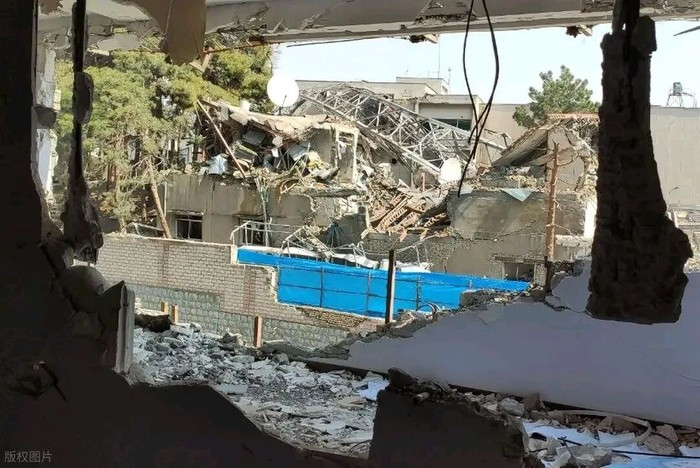 Còi báo động không kích, giờ đây trở thành chuyện thường xuyên trên khắp đất nước Israel, sinh kế của người dân bị xáo trộn, và nền kinh tế đang lâm vào trì trệ. Cuộc phản công này, đã khiến Israel nếm trải vị đắng, do chính họ là bên gây ra trước.