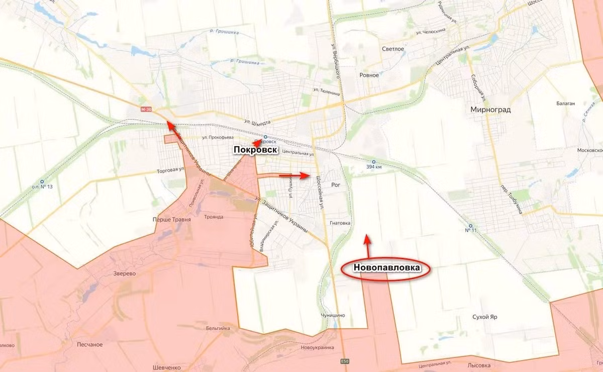 Các lực lượng tấn công của Cụm quân Trung tâm RFAF đã tiếp cận Pokrovsk từ phía nam, tiến vào Novopavlivka, giáp ranh với thành phố. Ngôi làng chỉ là một con phố lớn, được ngăn cách với thành phố bằng một tuyến đường sắt. Các nhóm đặc công và trinh sát RFAF đã tiến vào trong thành phố từ hướng này, và lực lượng chủ lực dự kiến ​​sẽ sớm tiến vào.