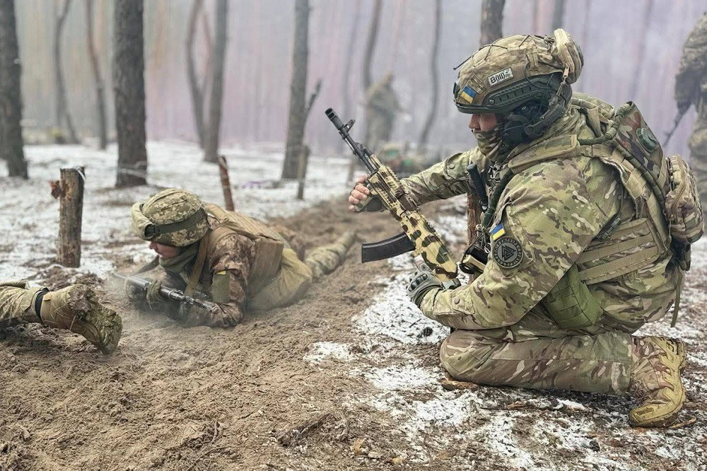 Các đơn vị Tập đoàn quân 36 cũng đang tiến về Radostne, gặp phải sự kháng cự mãnh liệt của Quân đội Ukraine (AFU), trên mặt trận dài hơn 1 km, khiến 19 binh lính AFU đã thiệt mạng. Các nhóm tấn công của RFAF, đã tấn công phía đông Novi Zaporizhzhia, tại ngã ba của tỉnh Dnipropetrovsk và Zaporizhzhia.