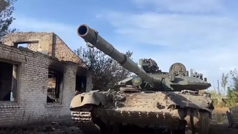 Đây chính là nguồn gốc của những con số này, bởi vì hoạt động vận tải trong phạm vi 15 km tính từ tiền tuyến khá dày đặc và liên tục. Phía RFAF chủ yếu tấn công các xe chiến đấu bọc thép, xe bọc thép hạng nhẹ, hoặc xe tăng và pháo tự hành, được ngụy trang tại các vị trí.