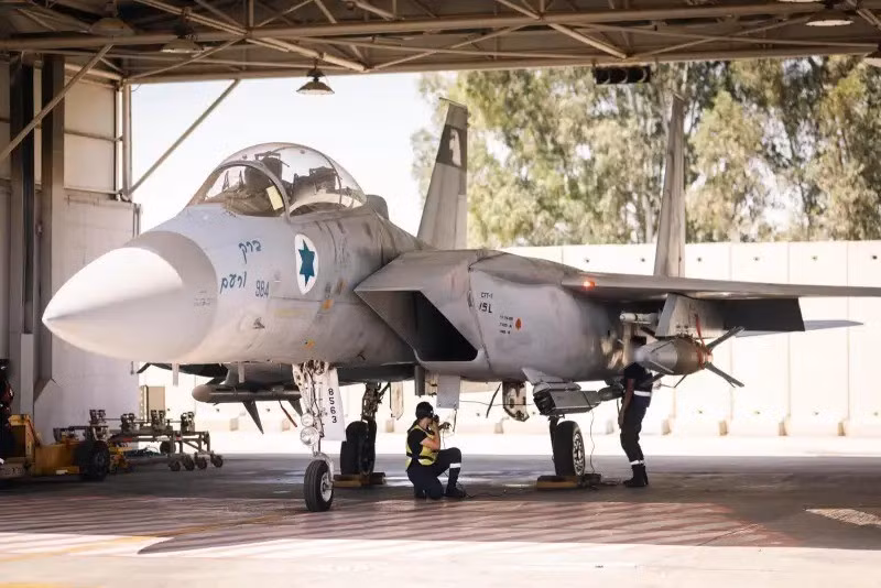 Trước đó, có thông tin cho rằng, cơ quan tình báo Mossad của Israel, đã xây dựng một căn cứ quân sự, để sử dụng UAV FPV ở trong lãnh thổ Iran và sử dụng chúng vào đêm ngày 13/6 như một phần của chiến dịch Am KaLavi. Các hệ thống phòng không Iran đã bị tấn công, mở đường cho các cuộc tấn công của máy bay chiến đấu Israel.