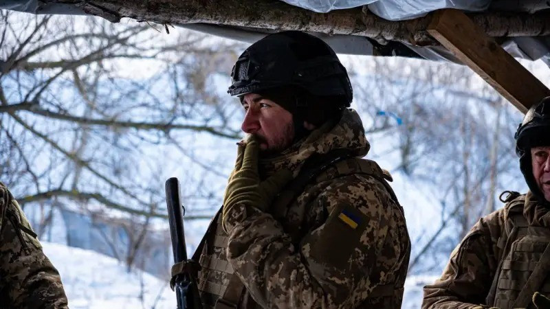 Trong khi không chiến diễn ra ác liệt, chiến trường trên mặt đất cũng vô cùng nhộn nhịp. Theo thông tin của nhà quan sát Yuri Podoljaka, việc Mỹ bất ngờ chặn đường truyền Starlink, giáng một đòn nặng nề vào quân Nga. Trong vài tuần qua, liên lạc Internet vệ tinh bị cắt hoàn toàn, ảnh hưởng nghiêm trọng đến khả năng chỉ huy và kiểm soát.