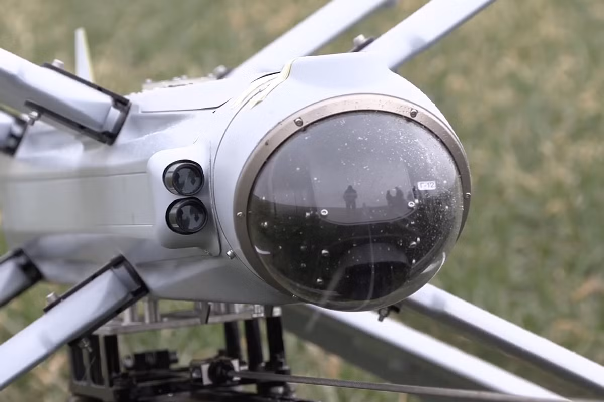 Người phát ngôn của ZALA cho biết thêm, một lợi thế quan trọng của UAV Lancet “Sản phẩm 51” nâng cấp, là nó có thể phóng bằng một bệ phóng dùng một lần (nhỏ gọn). Điều này giúp giảm đáng kể thời gian cần thiết để chuẩn bị phóng và đảm bảo tính cơ động trong chiến đấu; từ đó tăng thêm sự an toàn cho người sử dụng.