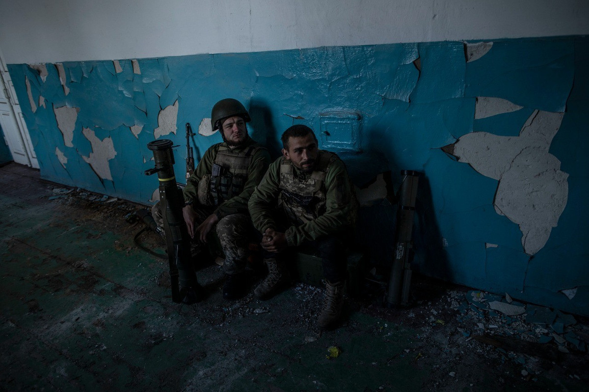 Với bước tiến mới của quân Nga trong thành phố Kupyansk, tuyến phòng thủ của quân Ukraine trong thành phố đã phải rút lại hẹp hơn; để thoát khỏi vòng vây, quân Ukraine phải băng qua phố Studencheskaya, nơi đang bị tấn công từ cả hai phía.