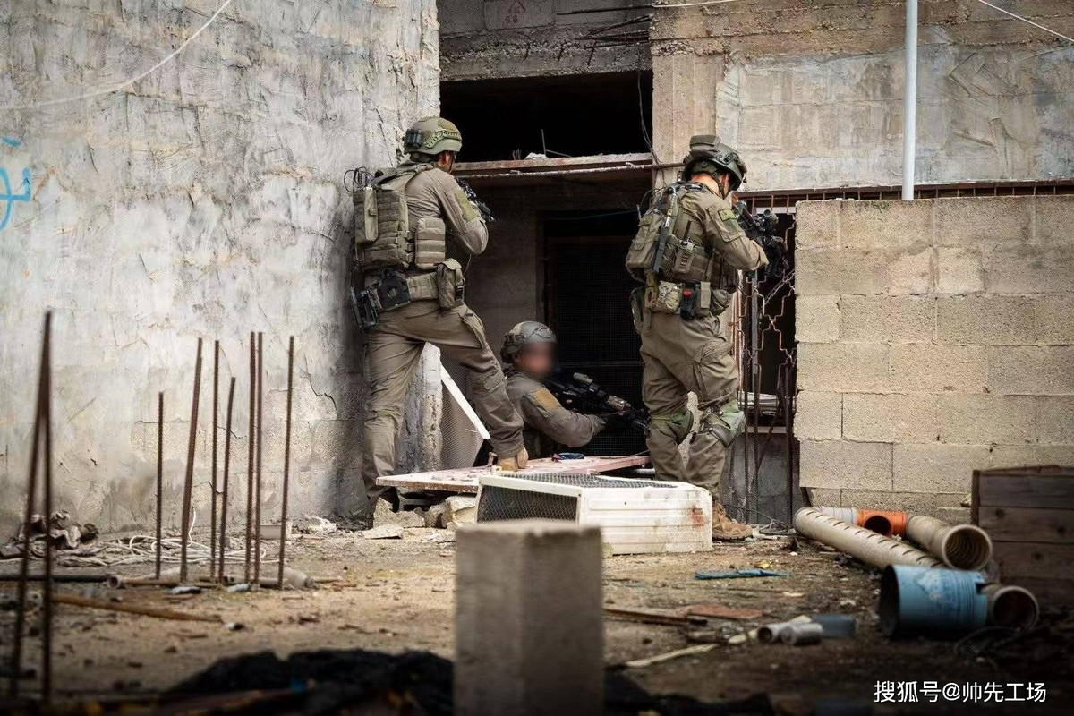 Tổng tham mưu trưởng Lực lượng Phòng vệ Israel, Tướng Zamir đã thừa nhận rằng, lực lượng biệt kích Israel đã hoạt động ở Iran, "nhờ vào hành động chung của Không quân và lực lượng tấn công mặt đất", và cho biết "những lực lượng này đang hoạt động bí mật sâu trong lãnh thổ Iran".