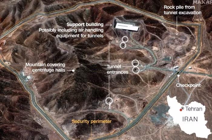 Tờ Times of Israel của Israel đưa tin, Tổng thống Mỹ Donald Trump đã ám chỉ rằng, lực lượng biệt kích Israel đã tiến vào pháo đài ngầm sau cuộc không kích của máy bay ném bom tàng hình B-2 của Mỹ vào cơ sở hạt nhân Fordow của Iran.
