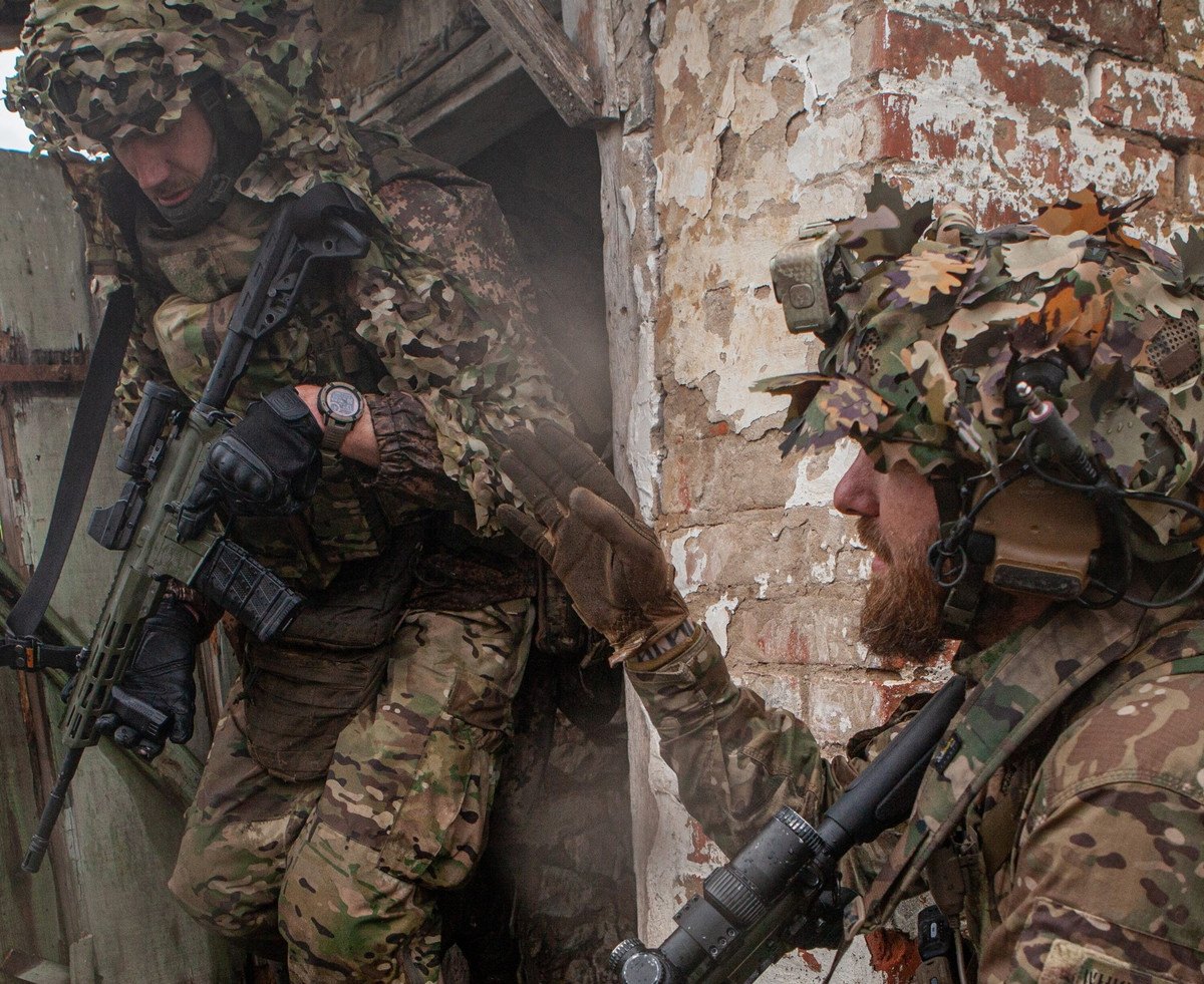 Báo cáo chiến sự sáng ngày 29/8, cho biết cuộc phản công quyết liệt do Lữ đoàn Tấn công Azov số 12 của Ukraine dẫn đầu đã giành được thắng lợi theo từng giai đoạn. Một lỗ hổng đã bị phá vỡ ở chân mỏm Kucheriv Yar, và con đường chính dẫn đến Shahove đã nằm dưới sự kiểm soát của Ukraine.