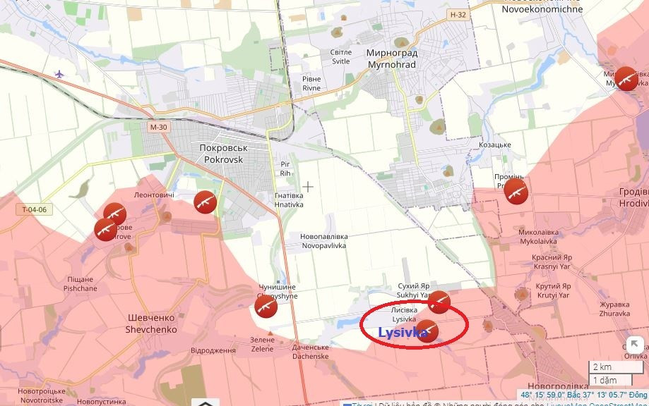 Một video khác cùng ngày cho thấy RFAF đang tiến về phía bắc Lysivka, nằm ở ngoại ô phía nam và đông nam của thành phố Pokrovsk. Lữ đoàn 155 của Ukraine đang chặn đánh họ bằng hỏa lực pháo binh và UAV FPV. Nhưng dường như Lisivka đã bị quân Nga chiếm giữ hoàn toàn.