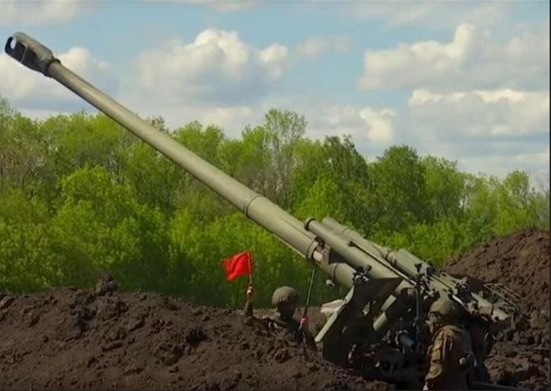 Các trận địa pháo lựu Msta-B 152mm của RFAF, giống như một buổi tập bắn đạn thật, đã nhanh chóng tính toán tọa độ, tung ra những đòn tấn công chết người và chính xác vào quân Ukraine đang trong vòng vây. Từng loạt đạn pháo dồn dập trút xuống mục tiêu. Kết quả thật kinh hoàng và gây sốc, khi lực lượng cứu viện đã phải chịu tới 80% thương vong trong cuộc phản công.