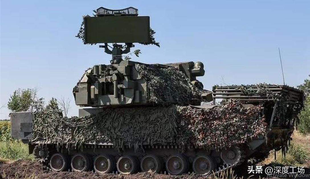 Tuy nhiên, chiến thuật này đã không thể phát huy tác dụng trên chiến trường Ukraine, bởi vì các hệ thống tình báo vệ tinh và điện tử của Mỹ nắm rõ toàn bộ hoạt động triển khai và di chuyển của RFAF. Nó giống như Red Alert (Báo động đỏ) và xóa bỏ sương mù chiến tranh.