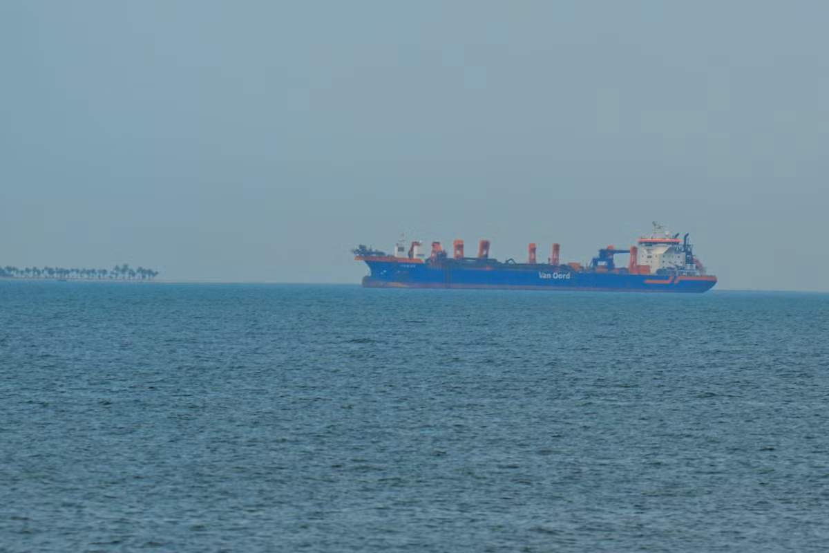 Một chiến dịch hộ tống đoàn tàu quy mô lớn và phức tạp, cũng có thể làm suy yếu lực lượng Mỹ; khi các hoạt động này, làm chuyển hướng các nguồn lực quân sự quý giá khỏi chiến dịch không kích của Mỹ và Israel và khỏi việc bảo vệ các lực lượng khác trong khu vực.