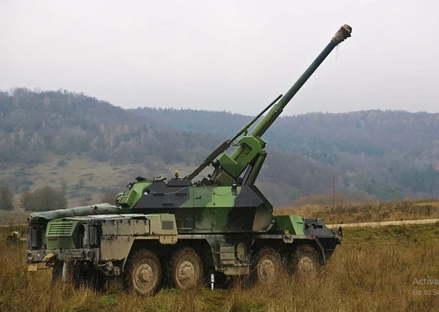 Sự kháng cự của quân Ukraine đang bị bao vây ở Kupyansk ngày càng trở nên khó khăn. Sailor, chỉ huy pháo binh của Lữ đoàn bộ binh cơ giới số 14, tiết lộ rằng, đơn vị anh ta được biên chế pháo tự hành bánh hơi Zuzana-2 do Slovakia cung cấp, với đạn pháo phân mảnh 155mm có thể tạo ra vùng tiêu diệt trong phạm vi 50-100 mét.