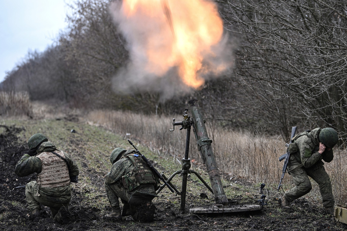 Ngay từ đầu cuộc xung đột Nga-Ukraine, binh lính Nga đã kêu ca về việc thiếu súng cối tự hành. Giờ đây, ngay cả với mẫu súng cối mới 2B24 82mm, hay súng cối tự hành 2S41 Drok 82mm (vốn được trang bị cho lực lượng nhảy dù), nhưng bộ binh Nga vẫn ngại sử dụng.