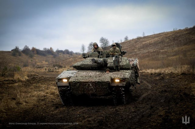 Hợp đồng của Ukraine và Thụy Điển sẽ sản xuất 1.000 xe CV-90, nhưng quá trình này sẽ mất nhiều thời gian, và AFU sẽ không thể tiếp nhận ngay lập tức. Cùng lúc đó, tờ Wall Street Journal đưa tin, Na Uy và Đức sẽ cùng đặt mua hai tiểu đoàn tên lửa phòng không Patriot cho Ukraine, trong đó Na Uy đóng góp 694 triệu USD.